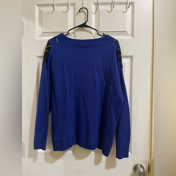 H&M Divided Sweater - Picture 2 of 2